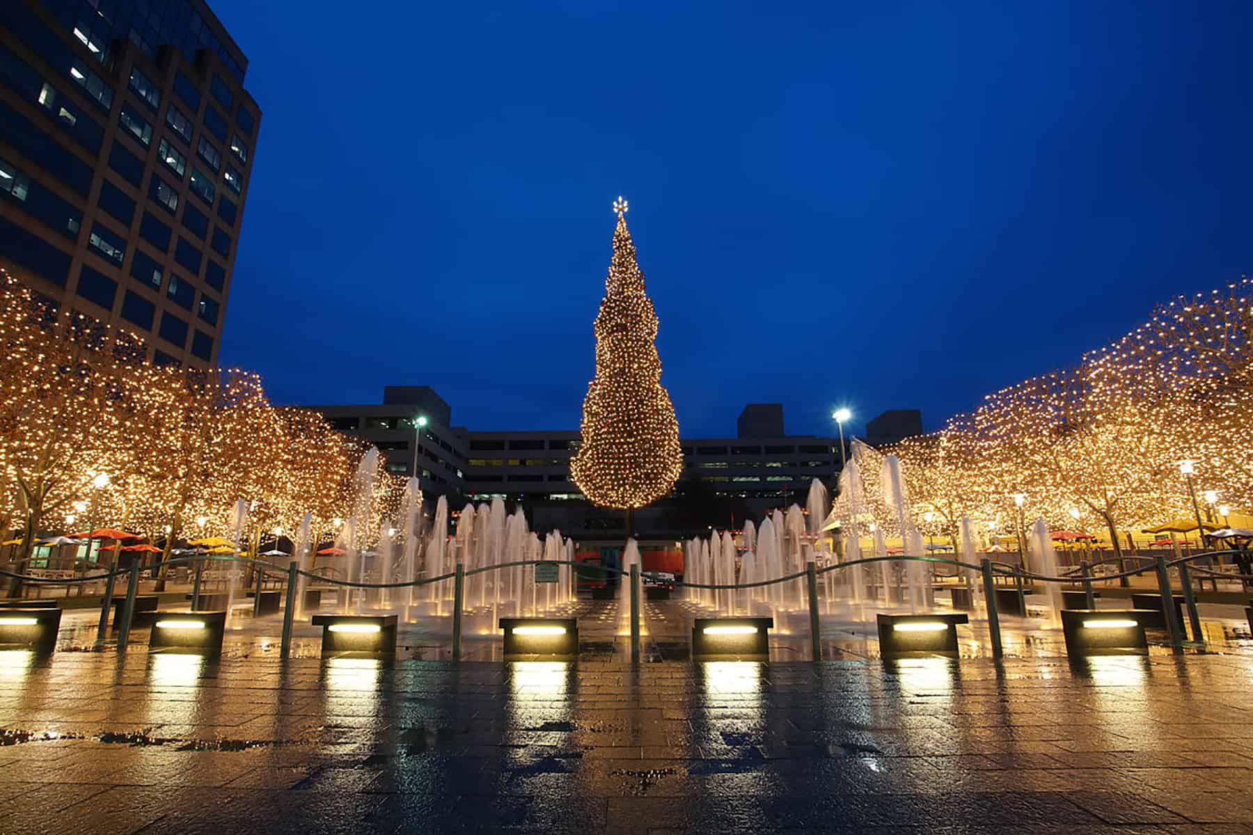 Crown Center Christmas Tree and Fountains